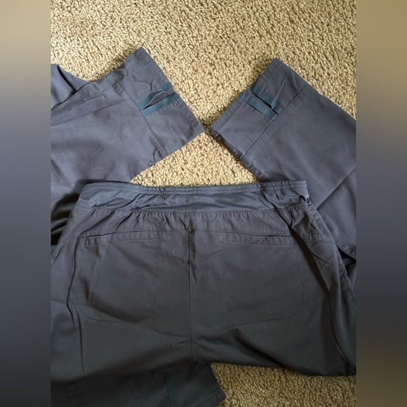 Grey's Anatomy Women Scrubs - Picture 2 of 3